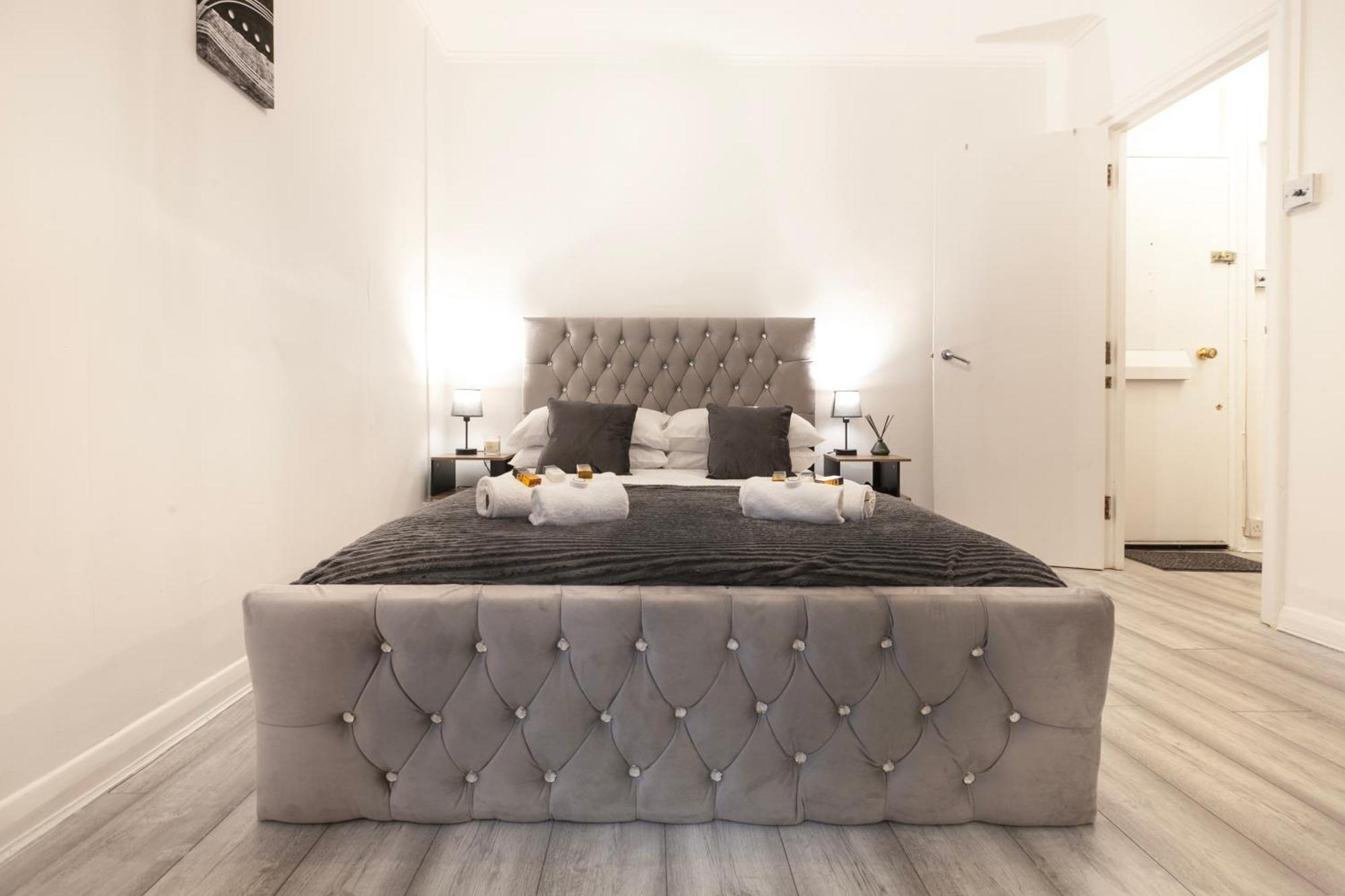 Beautiful One Bedroom Flat In Scott Ellis Gardens Londra Esterno foto